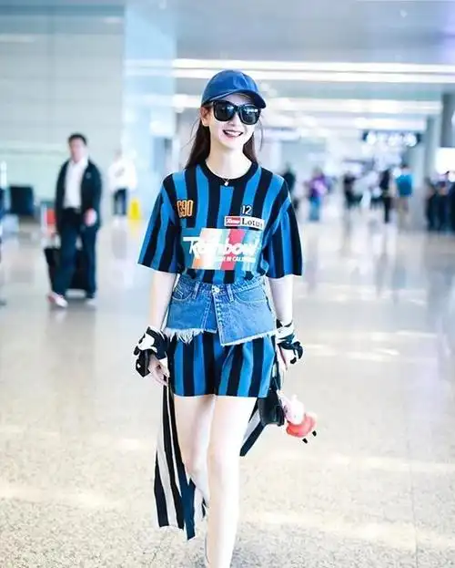 谁说t恤简单的 明星潮人们的t恤搭简约却不简单