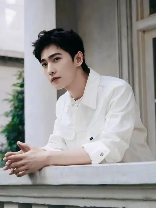 为了心情愉快,粉杨哥吧,颜值高,性格好,制服诱惑,唉呀太可以了#杨洋