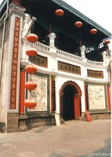 "先有估衣街,后有天津卫"摊贩遍地皆是,异常繁华,老字号云集