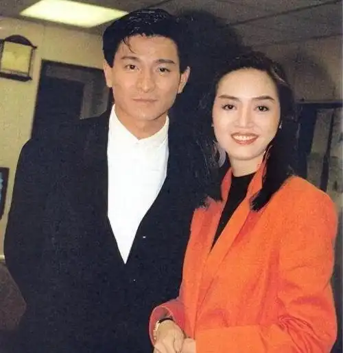 刘德华赖文慧关系亲密,除了结婚证剩下啥都给了