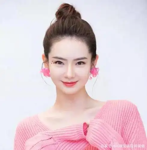 戚薇的珠宝搭配,时而温柔时而霸气风格随意转换,让人百看不腻!