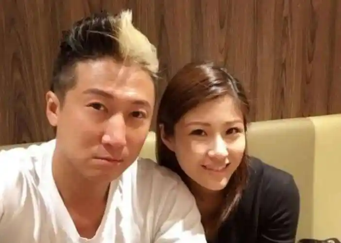 洪金宝的女儿38岁未嫁看到照片才明白这谁敢娶