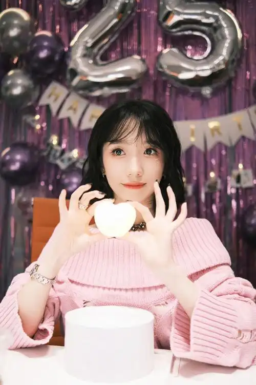 孟美岐1015生日快乐