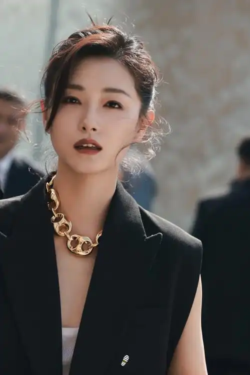 万茜大佬出街造型#    99烫知识:  (待编辑77微博推广02永远的