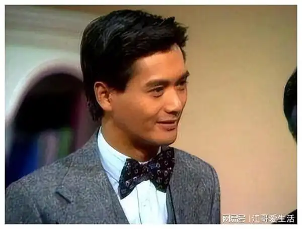 69岁周润发早起跑步,手臂长满小肉球,状态令人堪忧!