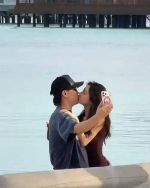 胡彦斌新女友曝光,身材样貌似郑爽,相差16岁,海边激吻照曝光