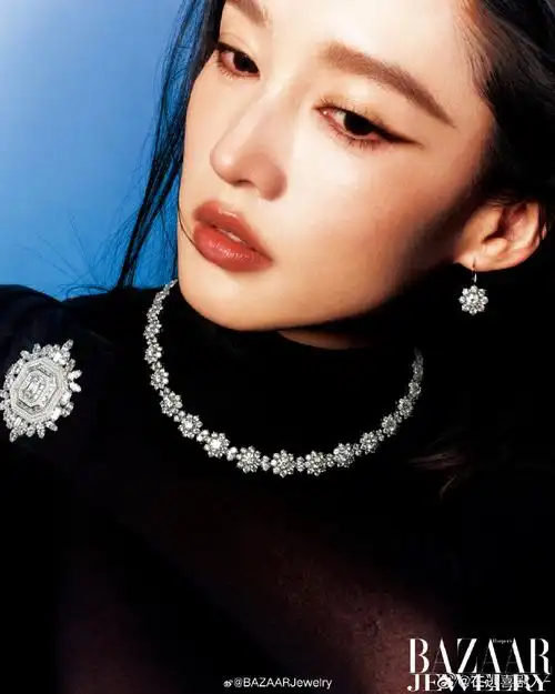 李沁芭莎珠宝六月刊封面##李沁超大钻石手表封面