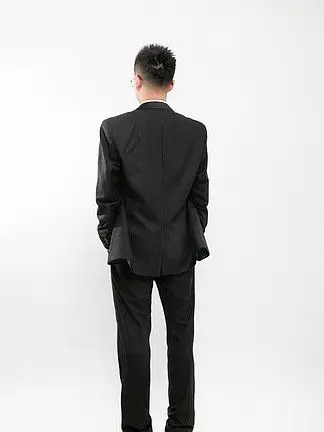 西装商务男士不同姿势站立背影图