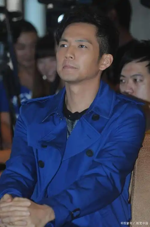 钟汉良菜市场被偶遇,形象大变!