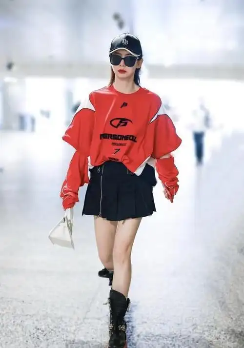 戚薇穿成这样也太吸睛了时髦显瘦不说关键还很减龄