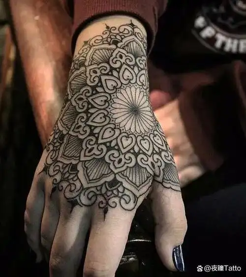 女士手背纹身漂亮图案