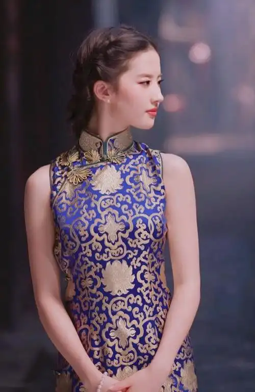 刘亦菲少见的旗袍照清冷与仙气并存站在那里就是一幅画