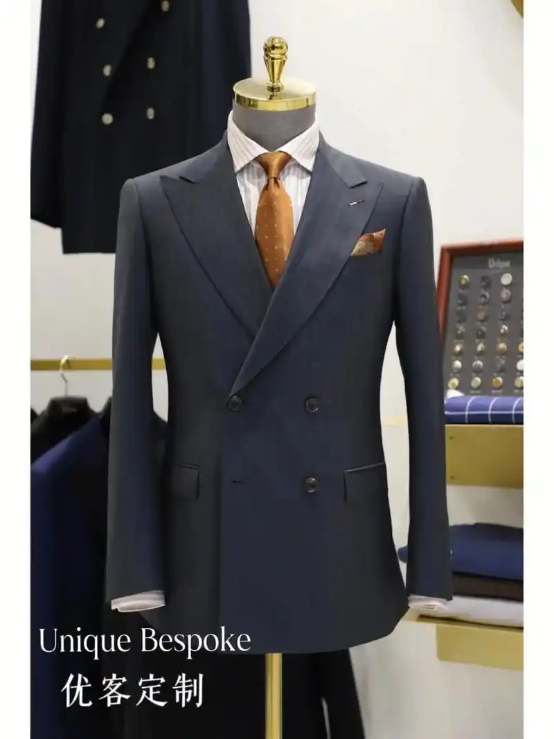 今天分享一款鸳鸯条双排扣西装定制其实可以有蛮 - 抖音