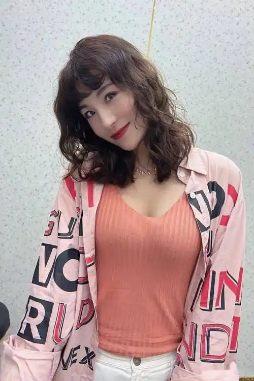 入秋爆款"搭肩烫"烫起来(45款)_发型