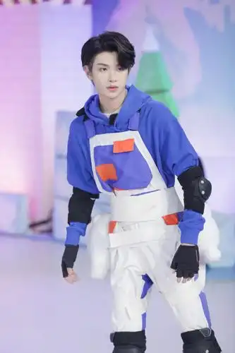 黄明昊快乐大本营预告 期待今晚凤凰传奇真爱粉的精彩表现……_高清