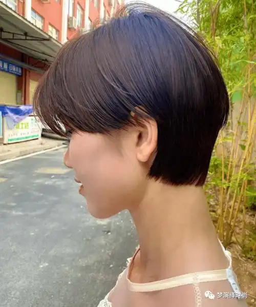 2020流行剃后脖短发