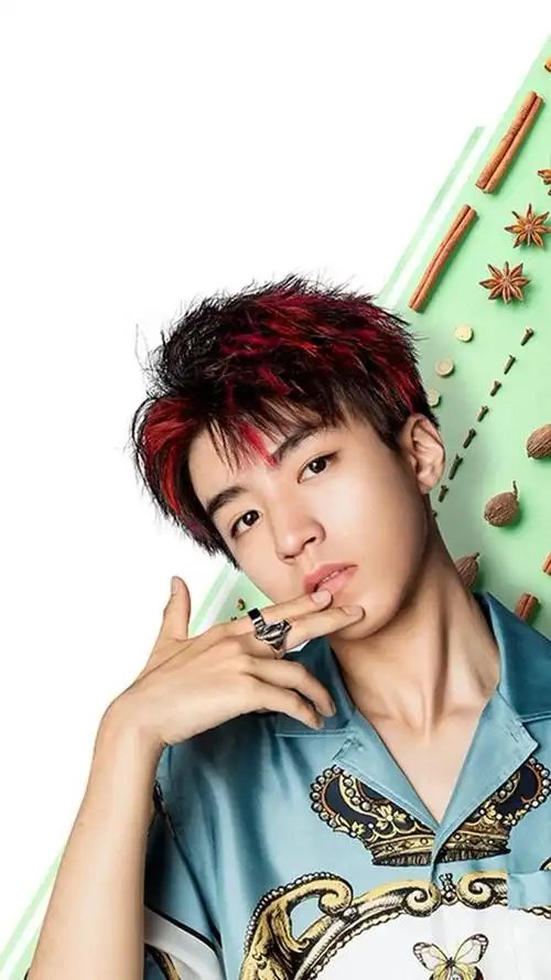 王俊凯新发色演绎敢撩少年全新大片"食"力出击