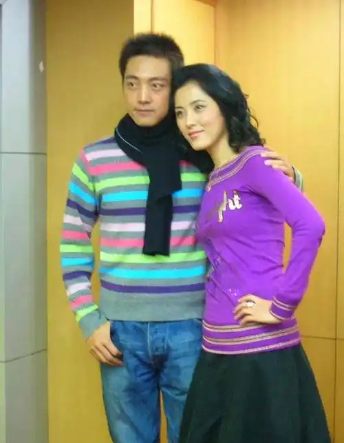 网上一直有传闻说曾黎结婚了,并且连老公是谁都爆料出来了.