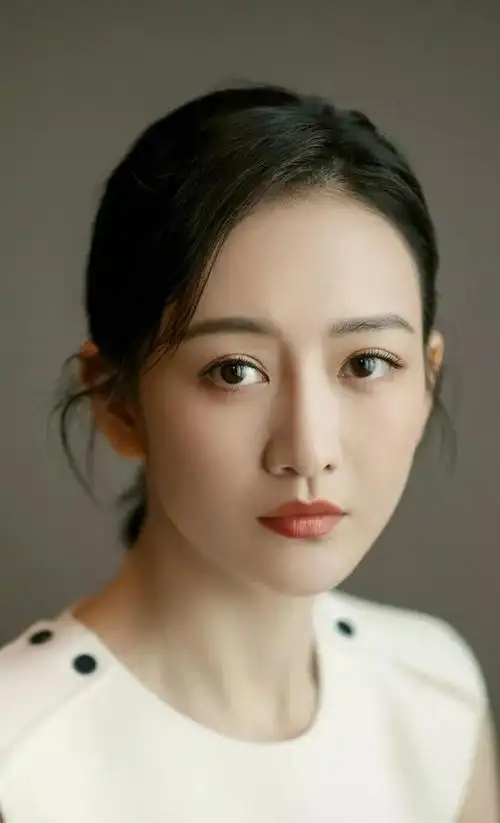 王鸥美人鱼照,看她素颜下出水那一刻让人心动,难怪直男那么喜欢