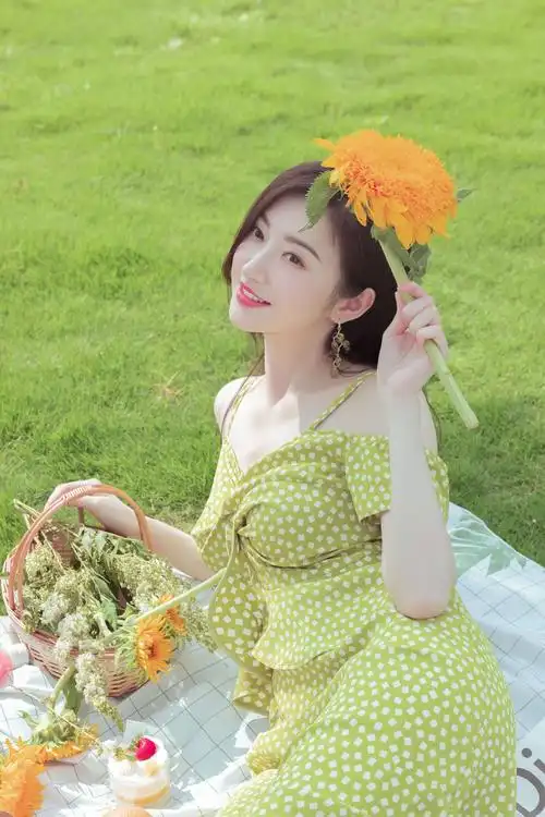 景甜穿绿色连衣裙野餐 皮肤雪白长腿吸睛清纯甜美