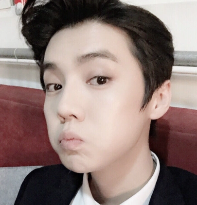 图鹿晗嘟嘴卖萌图片大曝光在京举办个人粉丝见面会