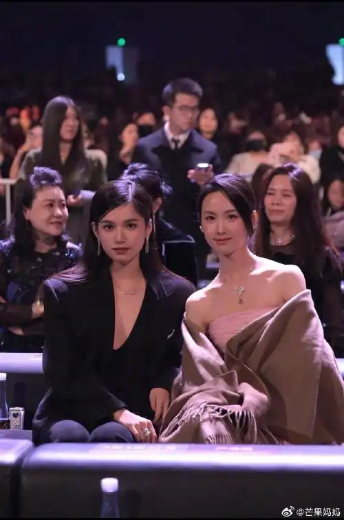 张婧仪陈都灵,我新的老公姐出现了…#微博之夜内场##微博之夜