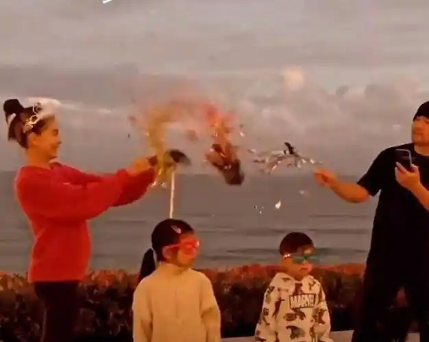 然而,由于昆凌本身的条件很好,所以并没有因为怀孕而出现身材发福的