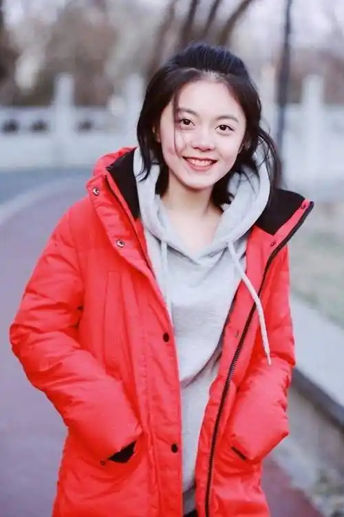 大二学生赵今麦一边忙事业一边忙学业被赞为元气少女