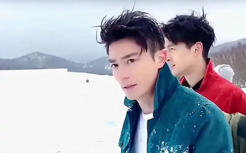 胡歌刘亦菲阿玛尼大片对比胡歌霍建华雪地大片,哪个更有感觉#胡歌