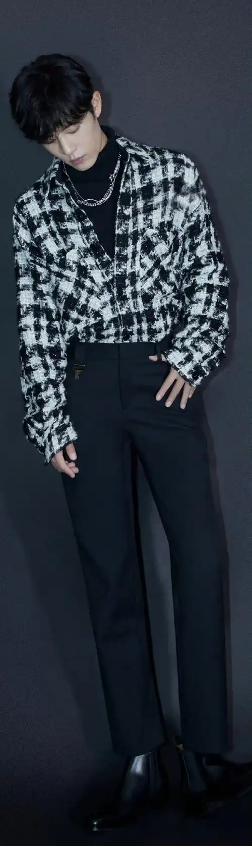 肖战春夏大秀全身照#肖战春夏大秀全身照9615身材比例太绝了!