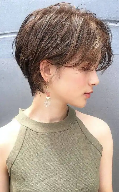 半露耳短发,时尚又富层次感_发型_女性_脸型