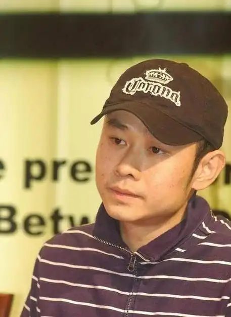 刀郎离婚30年前妻含泪自述他住豪宅我却一无所有