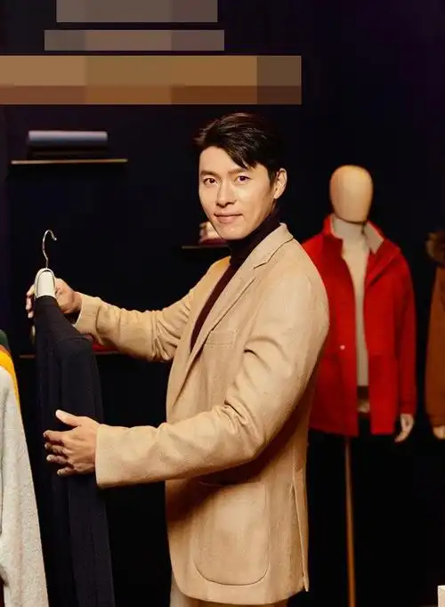 20210909明星39岁玄彬出席活动身材笔挺笑容俊朗魅力十足