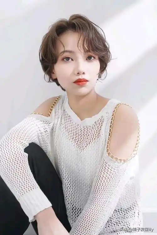 八字空气刘海三七分怎么剪