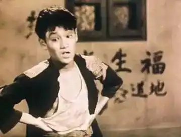 李小龙旧照:从小到大的功夫明星