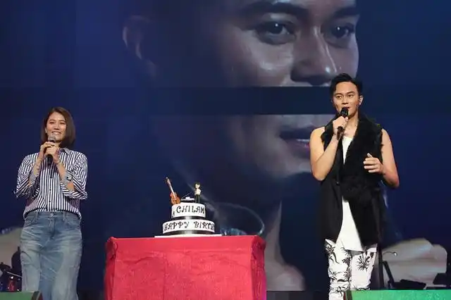 张智霖生日上海诚意足 万人"疯狂"生日派对