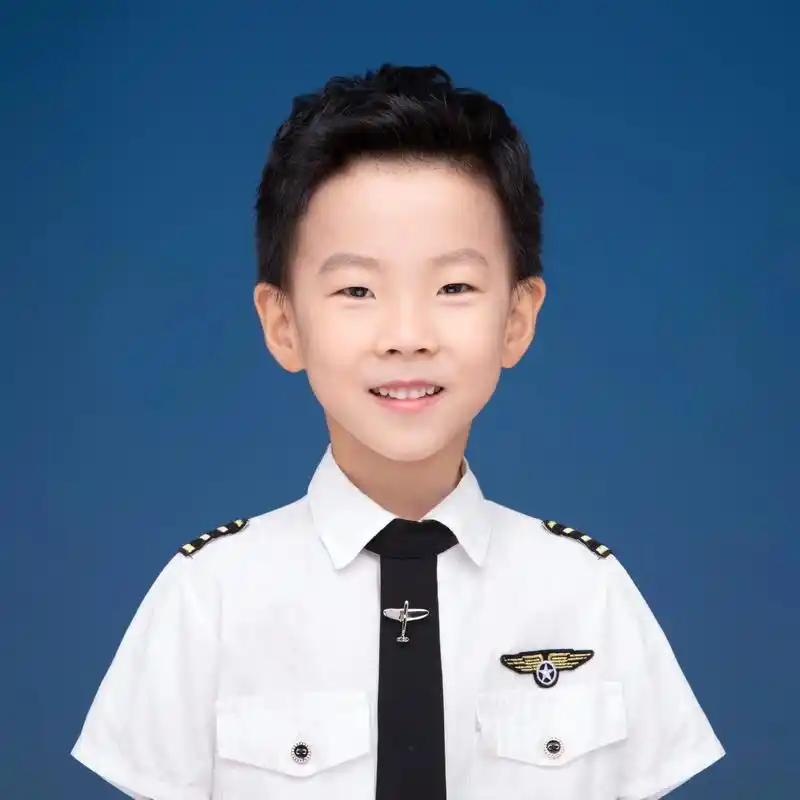 小朋友第一次证件照帅帅哒