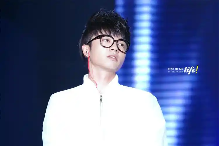 2013华晨宇2013快乐男声全国巡演上海站_高清图片大全-爱豆app