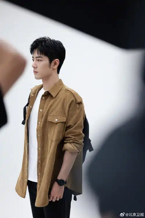 盛阳@x玖少年团肖战daytoy日常穿搭九宫格,是每一天都有不同温暖感受