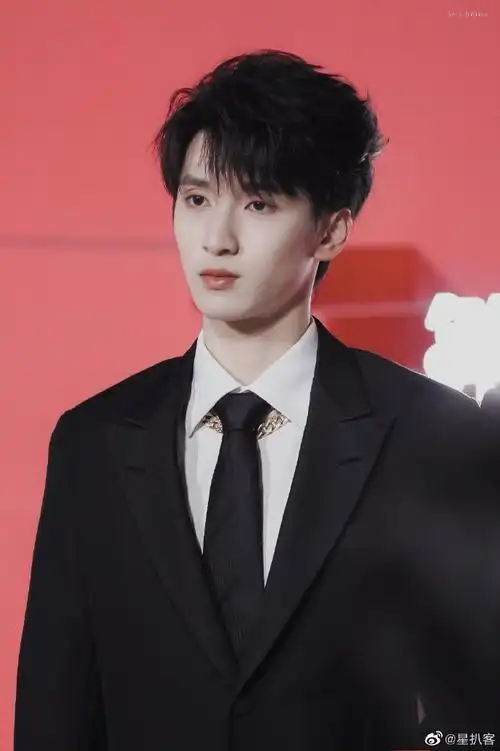 严浩翔发博说简单见一面