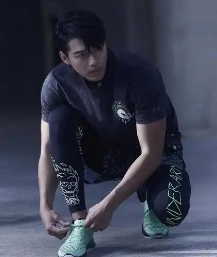 38岁玄彬变化真大!满头大汗拍大片活力四射,肌肉照曝光太性感