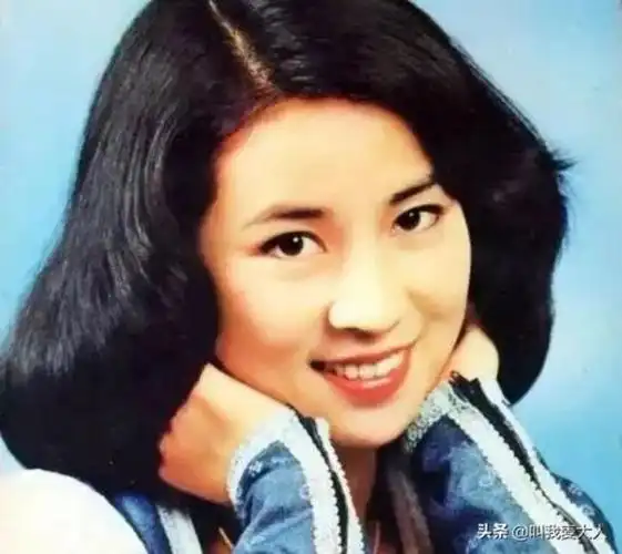 林凤娇吴绮莉年轻貌美的亚姐吴绮莉