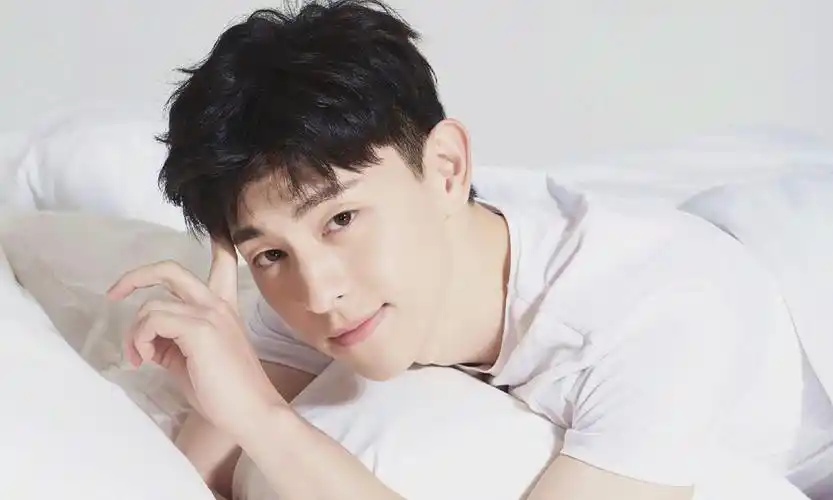 娱乐圈中笑起来很好看的男星有男┠阕钕不端裁