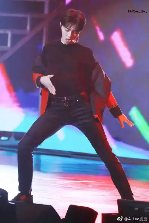 跳很撩的顶胯动作