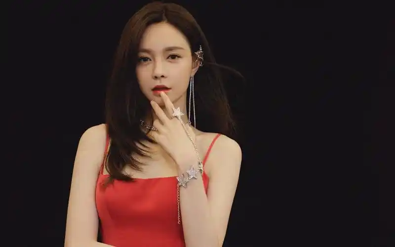 沈梦辰明艳性感高清桌面壁纸