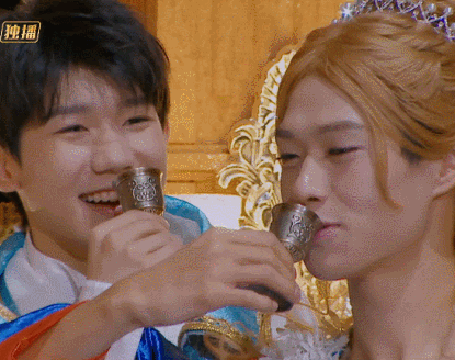 明星大侦探gif王源gif交杯酒gif开心gif