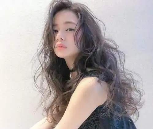 步入中年,长发想烫发卷发什么发型适合我想年轻?