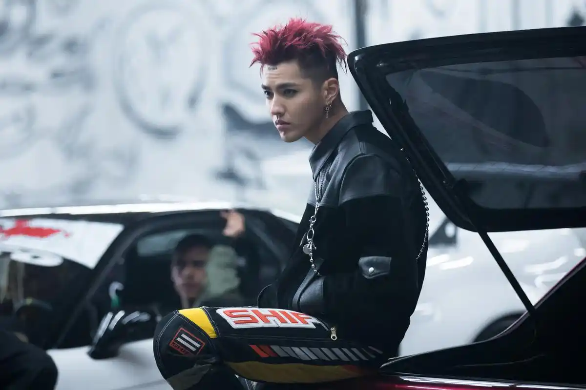 这么多赛车cool凡你们见过吗?_吴亦凡