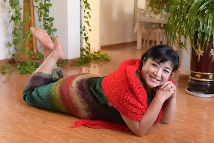 "无论自己多不完美,都要学会接纳与欣赏自己,发现自己身体的独特之处