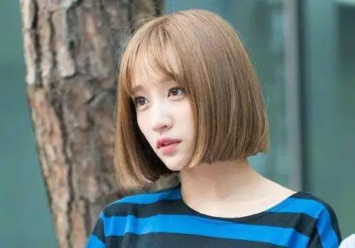 剪一款软萌的韩式空气刘海真少女 秋季女生空气刘海短发全新归来_发型